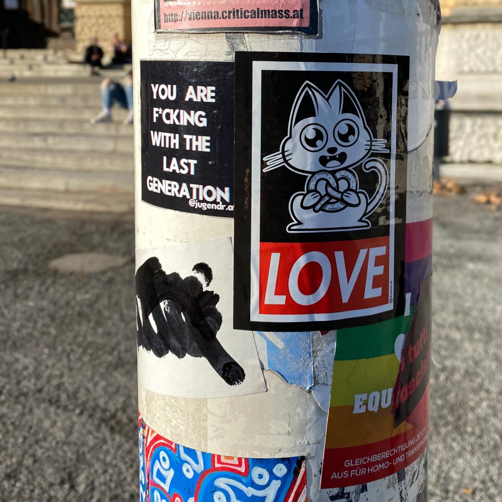 Sticker Supacat Always Love à Vienne - Supacat Street Art Strasbourg